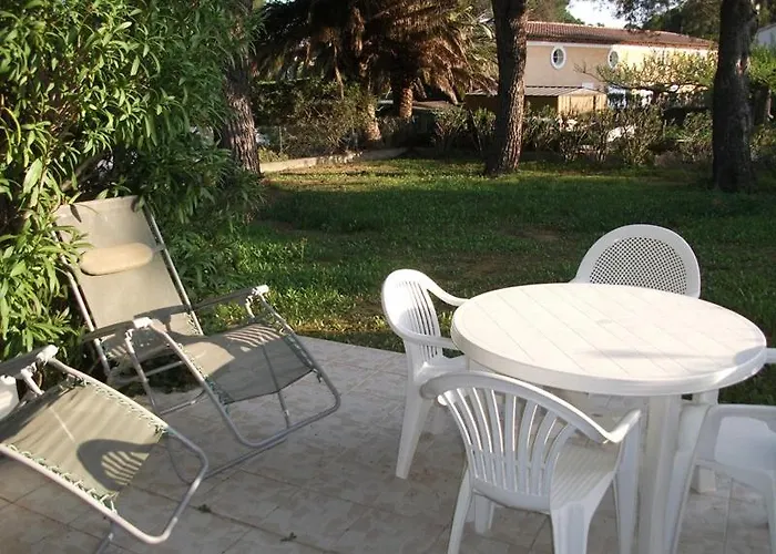 Bel 2 Pieces Renove Proche Plages Rez De Jardin