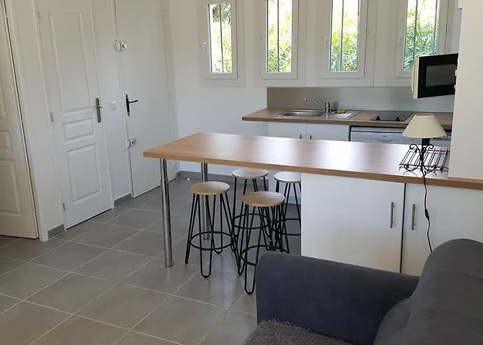 Bel 2 Pieces Renove Proche Plages Rez De Jardin *