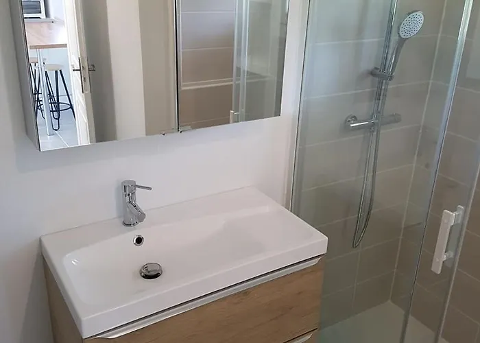 Bel 2 Pieces Renove Proche Plages Rez De Jardin Apartman