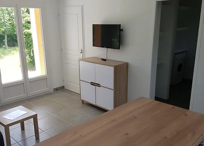 Bel 2 Pieces Renove Proche Plages Rez De Jardin *